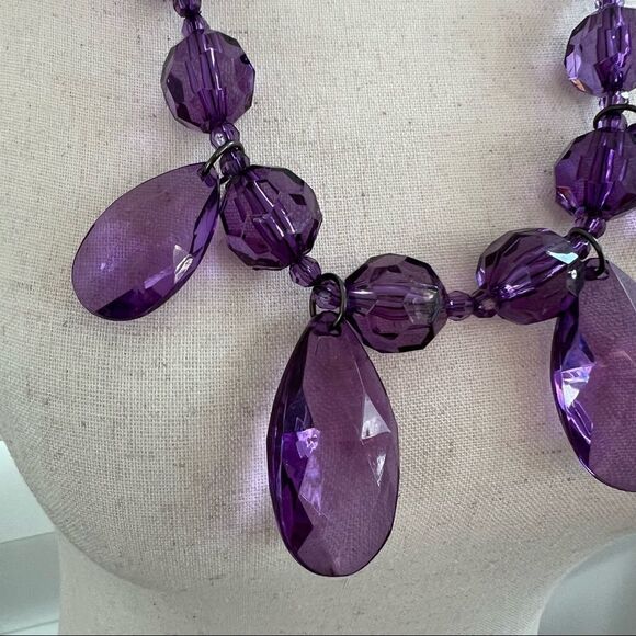 Vintage Joan Rivers Purple Teardrop Faceted Plastic Necklace 22”-25”L - Picture 3 of 6